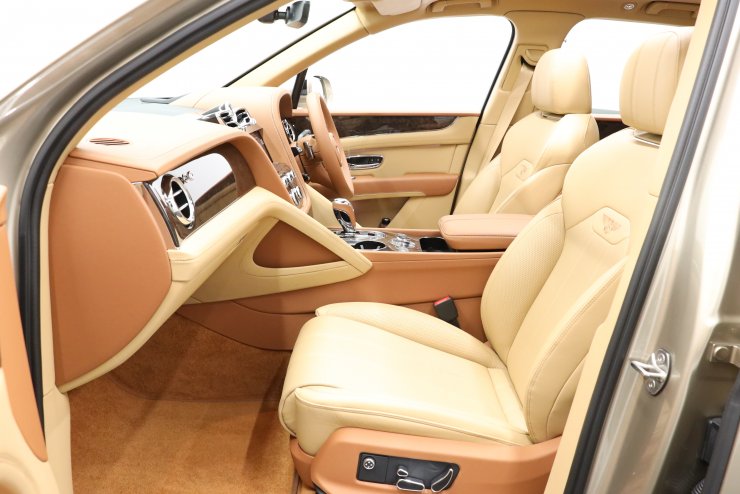 ベントレー ベンテイガ ◇◇2024年初売り特選車諸費用無料◇◇ V8 後期