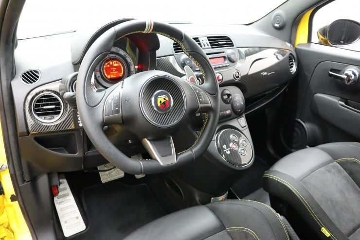 アバルト 695トリブートフェラーリ ◇◇2024年初売り特選車諸費用無料