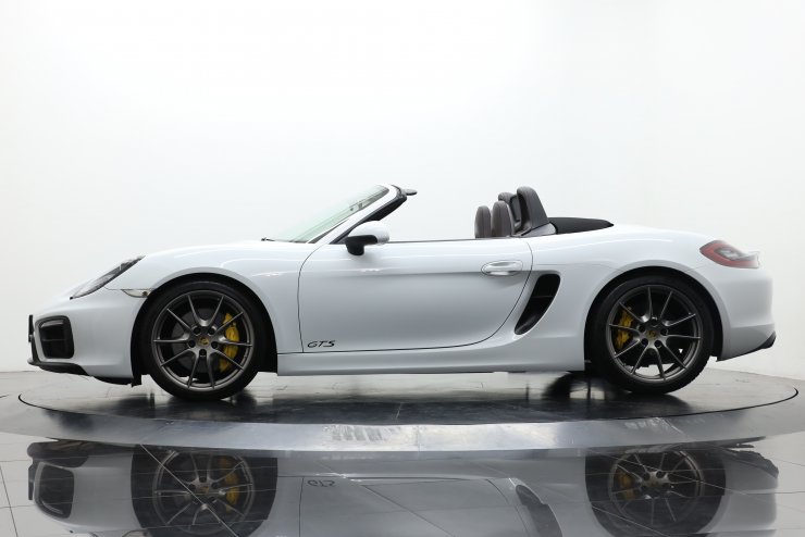 ポルシェ ボクスター (Type981) GTS 6MT 左ハンドル 有償カラー