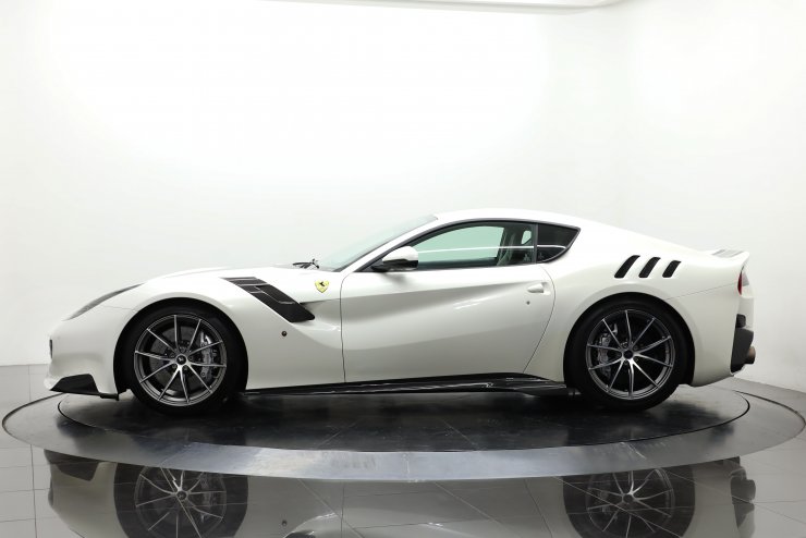 フェラーリ F12 TDF 世界限定799台 正規ディーラー車 特別外装色
