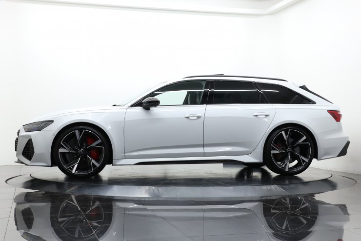 アウディ RS6アバント 1オーナー 現行モデル 純正22インチアルミ