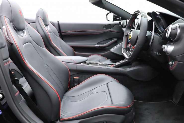 フェラーリ ポルトフィーノ M 希少右ハンドル ネロレザー