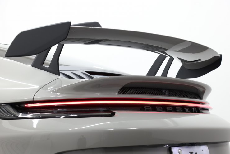 ポルシェ 911(Type992) GT3 6MT 1オーナー スペシャルカラー「クレヨン