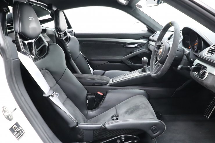 ポルシェ 718 Cayman GT4 6MT 1オーナー クラブスポーツPKG カーボン