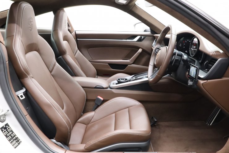 ポルシェ 911(Type992) カレラS PDK 有償色 ブラウンクラブレザー