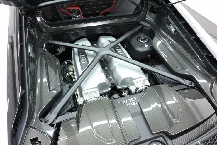 アウディ R8 V10 パフォーマンス 5.2 FSI Quattro 現行後期モデル 左
