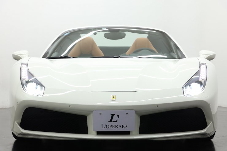 フェラーリ 488 Spyder クオイオレザー スペシャルビアンコステッチ サスペンションリフター 純正20インチアルミホイール中古車