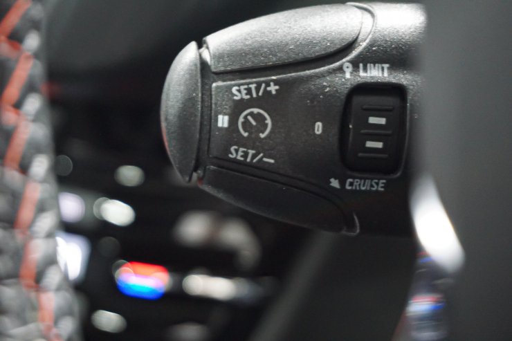 プジョー 2008 2008 GTライン ブラックパック 特別仕様車 レッド