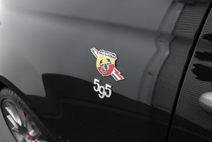 激レア）アバルト595 competitione ロゴ入り トノカバー
