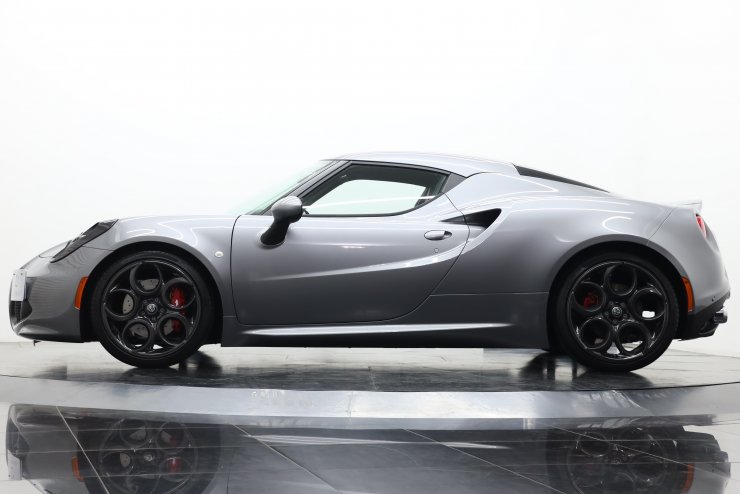 アルファロメオ 4C Coupe 左ハンドル 赤革 スポーツパッケージ レザー
