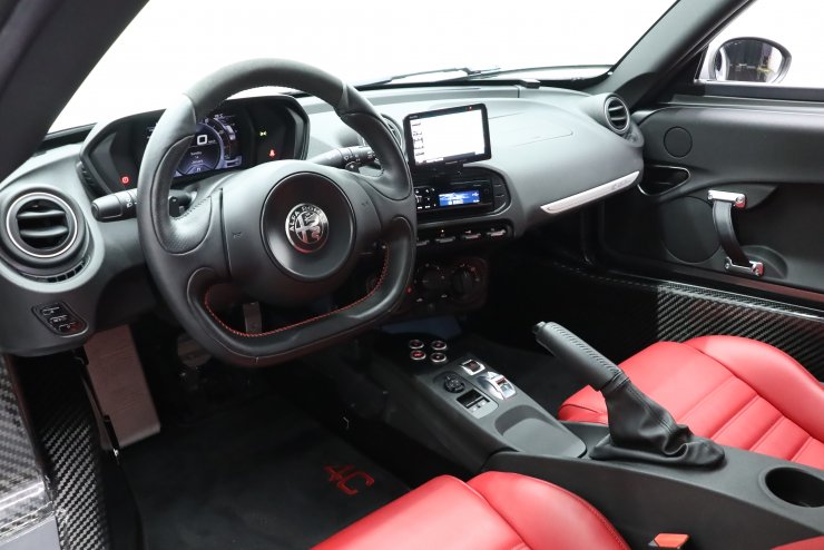 アルファロメオ 4C Coupe 左ハンドル 赤革 スポーツパッケージ レザー