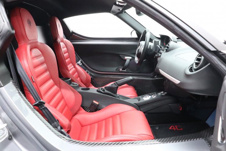 アルファロメオ 4C Coupe 左ハンドル 赤革 スポーツパッケージ レザー