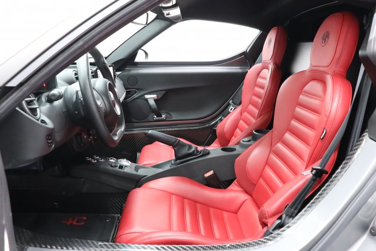 アルファロメオ 4C Coupe 左ハンドル 赤革 スポーツパッケージ レザー