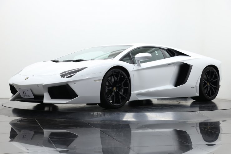 Burago ランボルギーニ アヴェンタドールLP700-4 カスタム車 Burago ランボルギーニ アヴェンタドールLP700-4 カスタム車