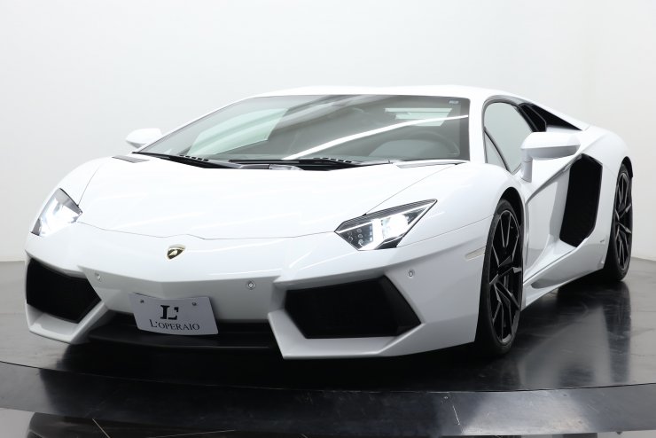 ランボルギーニ アヴェンタドール LP700-4 正規ディーラー車