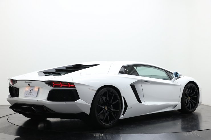 ランボルギーニ アヴェンタドール LP700-4 新品未開封品 アヴェンタドール LP700-4 4WDの中古車を探す【カーセンサー】