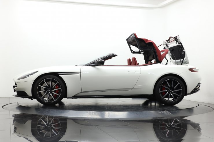 アストンマーティン DB11 Volante V8 レッドレザー レッド幌 ネクサス