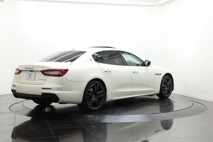 マセラティ クアトロポルテ S グランスポーツ 【保証1年付き