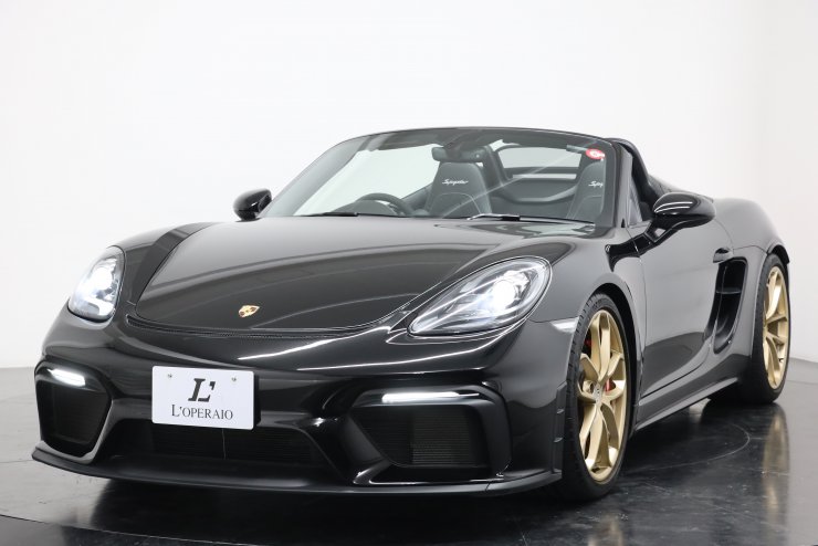 ポルシェ ポルシェ 718 スパイダー 6MT 黒ハーフ革 純正20インチアルミ スポーツ
