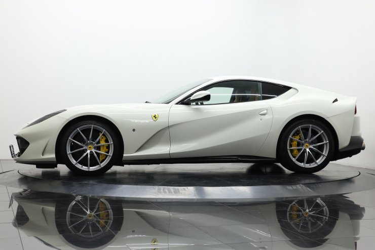 フェラーリ 812 Super Fast F1 DCT 正規ディーラー車 ベージュレザー
