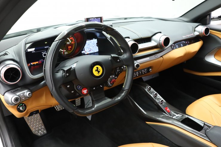 フェラーリ 812 Super Fast F1 DCT 正規ディーラー車 ベージュレザー