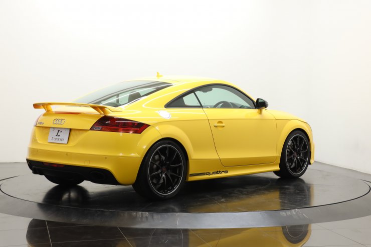 アウディ TT RSクーペ Sトロニック アウディエクスクルーシブカラー