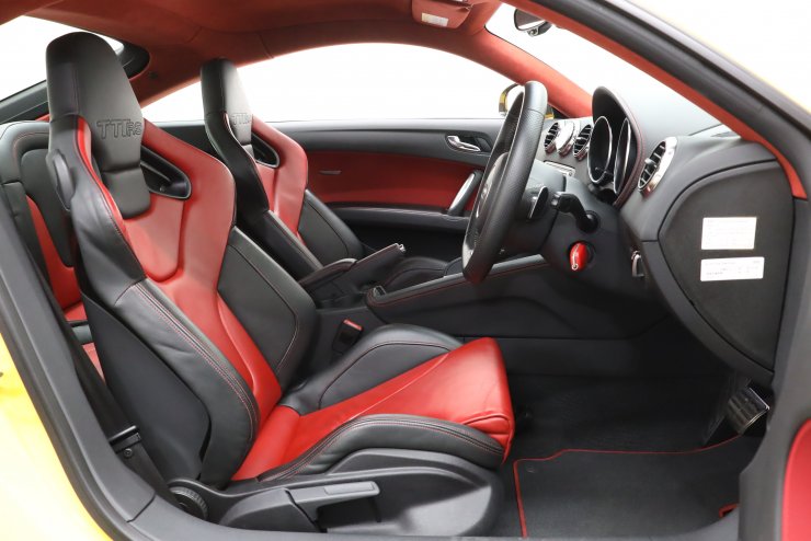 アウディ TT RSクーペ Sトロニック アウディエクスクルーシブカラー