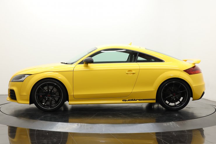 アウディ TT RSクーペ Sトロニック アウディエクスクルーシブカラー