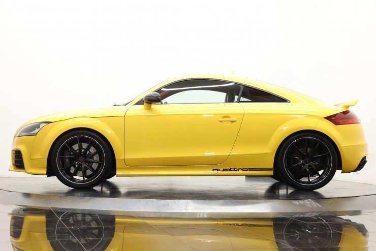 アウディ TT RSクーペ Sトロニック アウディエクスクルーシブカラー