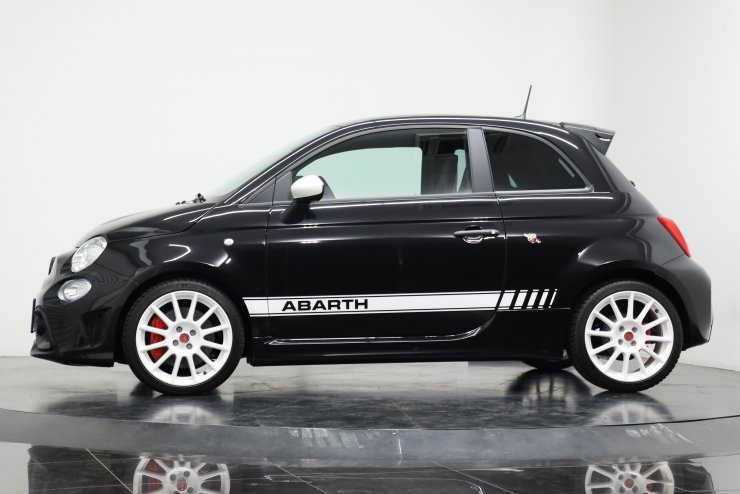 アバルト 695 エッセエッセ 5MT 1オーナー 国内400台限定 左H 黒ハーフ