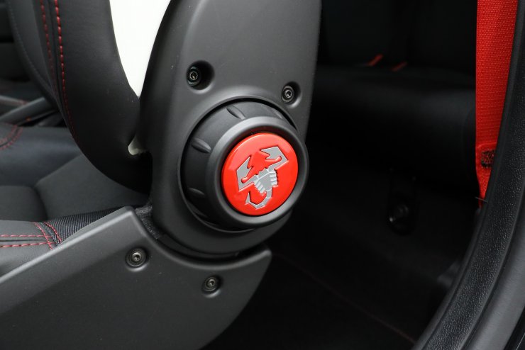 アバルト 695 エッセエッセ 5MT 1オーナー 国内400台限定 左H 黒