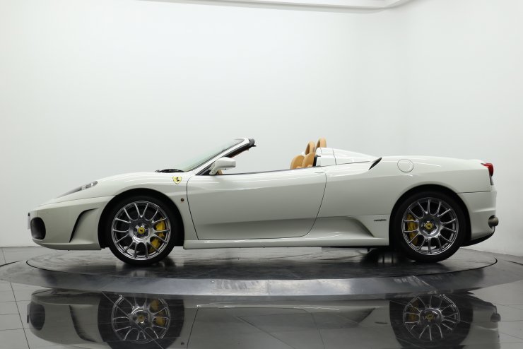 フェラーリ F430 Spyder F1 正規ディーラー車 走行5,000km カーボン