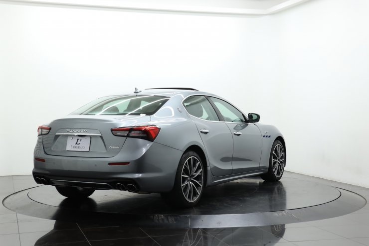 マセラティ ギブリ GTハイブリッド 1オーナー 有償色グリジオ