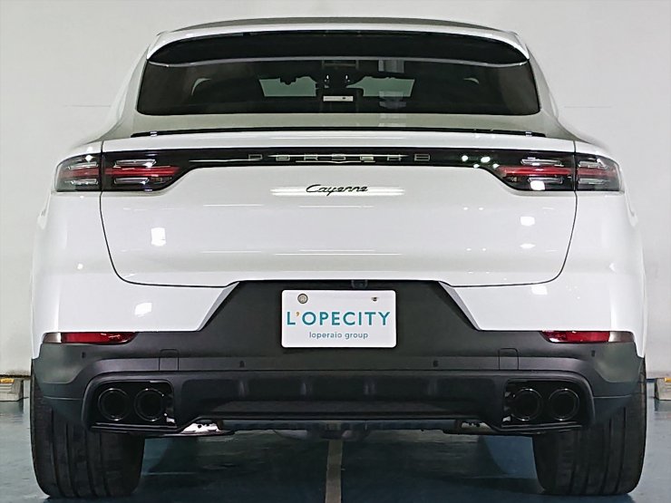 ポルシェ カイエン カイエンクーペ Platinum Edition Tip-S リア
