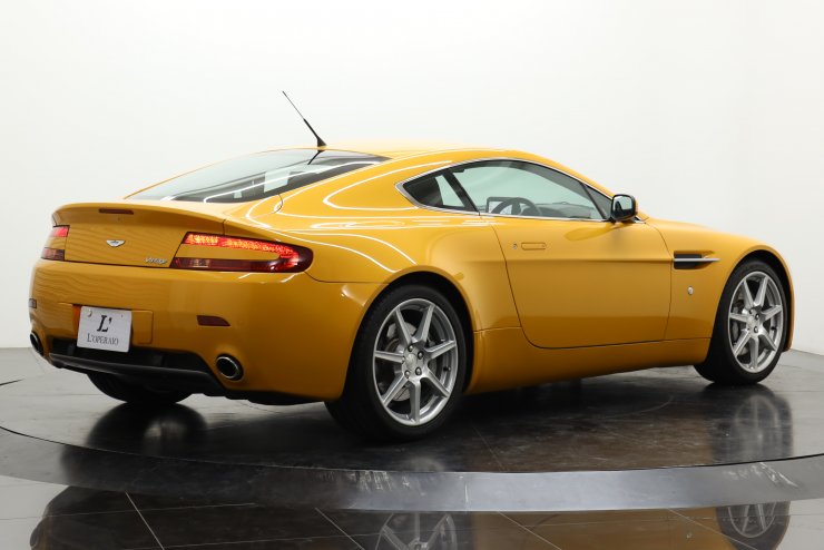 アストンマーティン V8 ヴァンテージ クーペ 6MT 正規ディーラー車 右