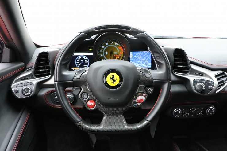 フェラーリ カーボンタコメーターカバー 458 488 イタリア スパイダー ！ フェラーリ 458 イタリア F1 DCT 正規ディーラー車 黒革 カーボン