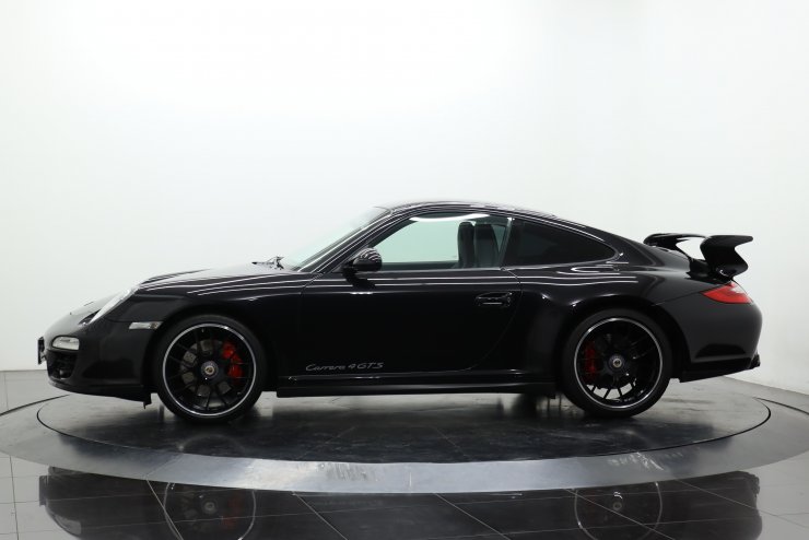 ポルシェ 911(Type997) カレラ4 GTS PDK 左ハンドル 黒ハーフ革