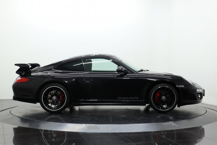 ポルシェ 911(Type997) カレラ4 GTS PDK 左ハンドル 黒ハーフ革