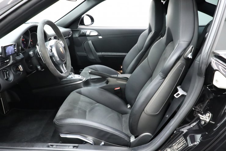 ポルシェ 911(Type997) カレラ4 GTS PDK 左ハンドル 黒ハーフ革