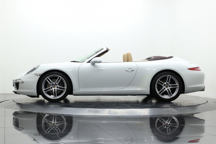 ポルシェ 911(Type991) カレラ カブリオレ PDK 右H 茶幌 メモリ