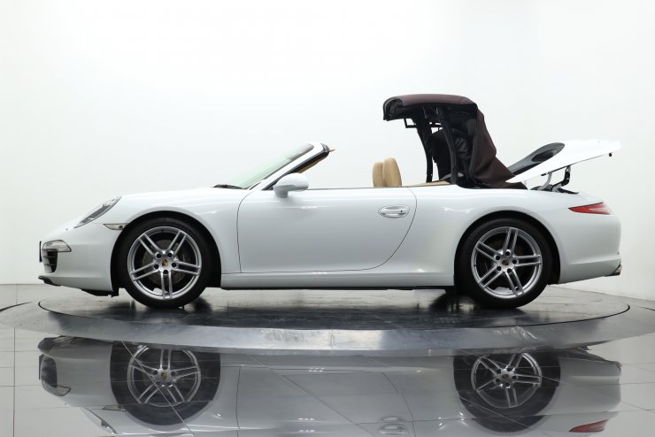 ポルシェ 911(Type991) カレラ カブリオレ PDK 右H 茶幌 メモリ
