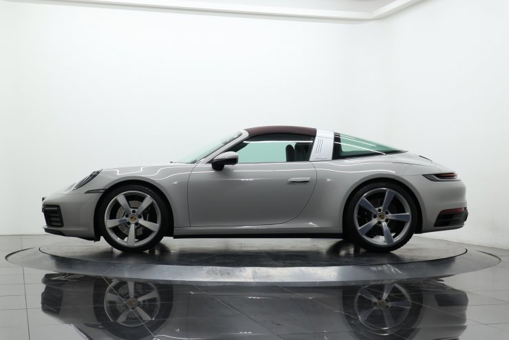 ポルシェ 911(Type992) Targa 4S PDK 1オーナー OP総額約308万円