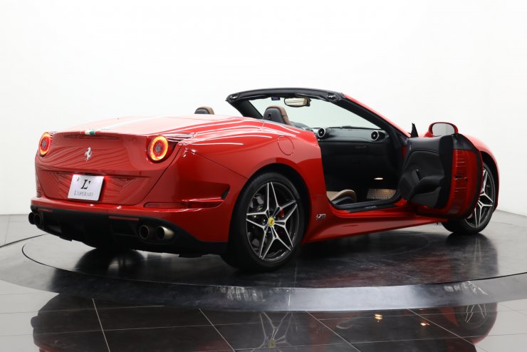 フェラーリ カリフォルニア T F1 DCT 正規ディーラー車 Tailor Made 70
