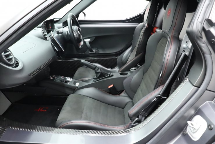 アルファロメオ 4C コンペティツィオーネ 限定25台 ヴェスヴィオグレー