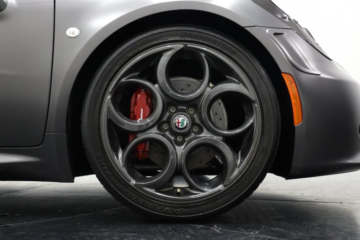 アルファロメオ 4C コンペティツィオーネ 限定25台 ヴェスヴィオグレー