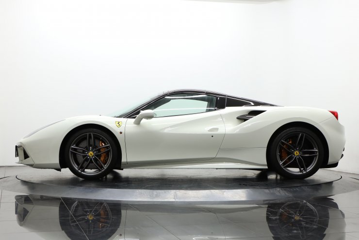 フェラーリ 488 Spyder F1 DCT 正規ディーラー ネイビーレザー 純正20