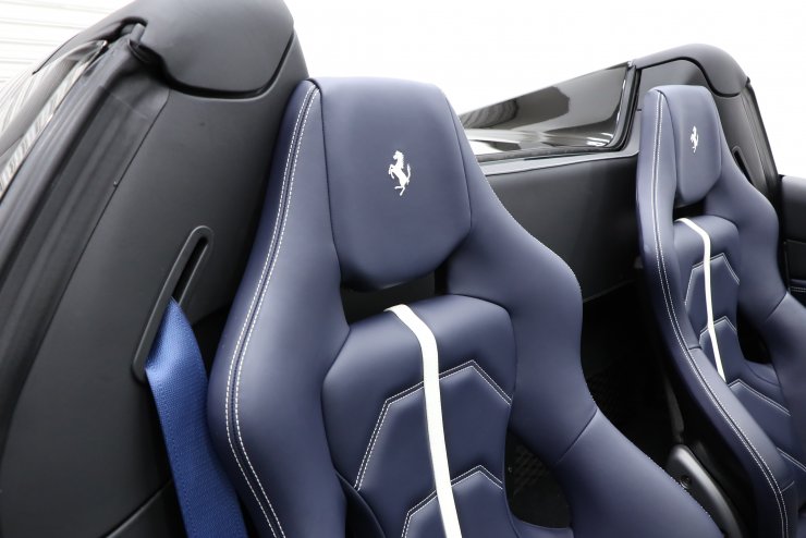 フェラーリ 488 Spyder F1 DCT 正規ディーラー ネイビーレザー 純正20