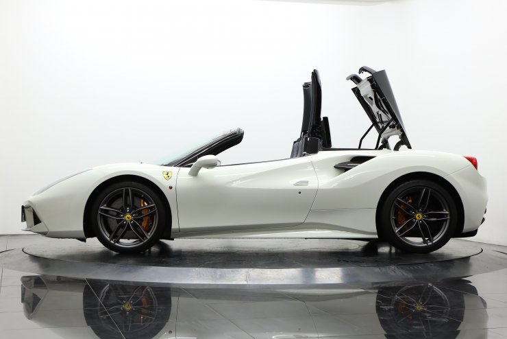 フェラーリ 488 Spyder F1 DCT 正規ディーラー ネイビーレザー 純正20
