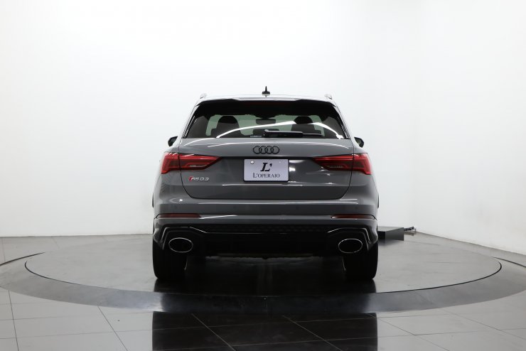 アウディ RS Q3 1オーナー ブラックスタイルPKG Bang&Olfsen3D