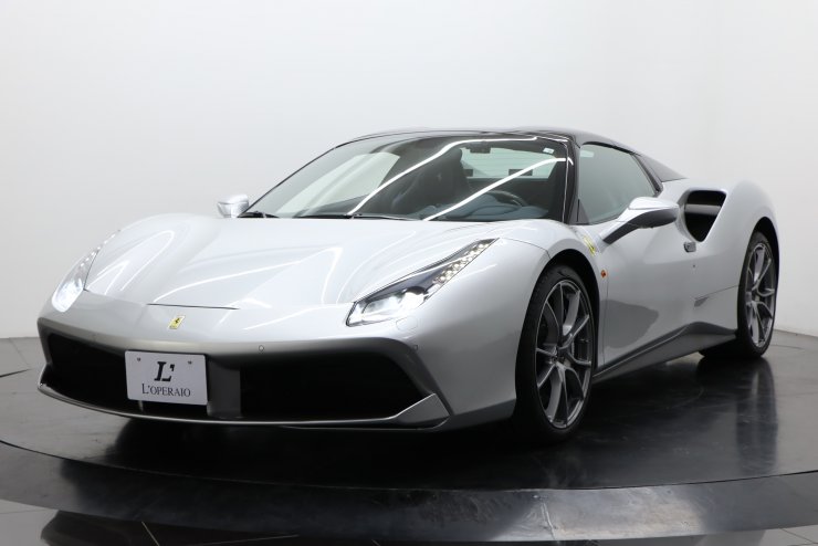 フェラーリ 488 Spyder 正規ディーラー車 ツートンエクステリア